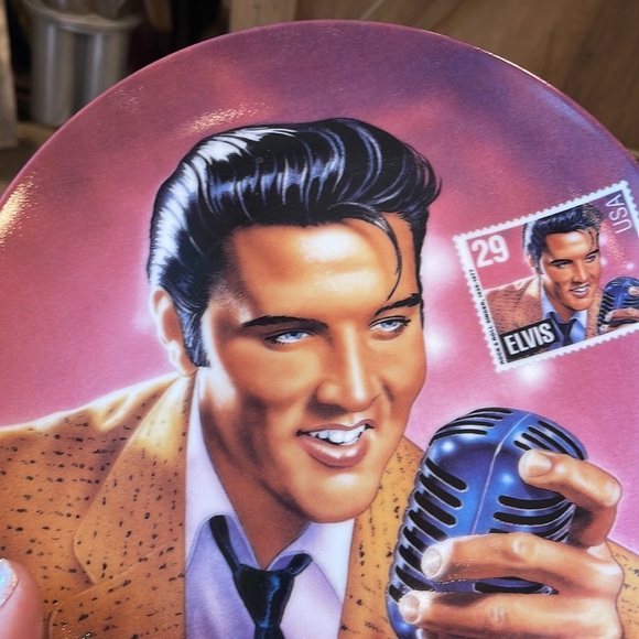 Elvis Presley “The Rock and Roll Legend” Plate - Picture 3 of 10